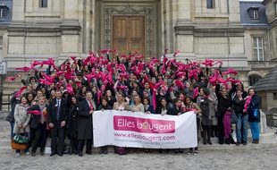 Marraines et jeunes filles lors d'une rencontre de l'association en 2012.